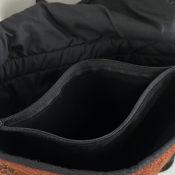 NEW 100% Wool Embroidered Crossbody Bag - Picture 6 of 10